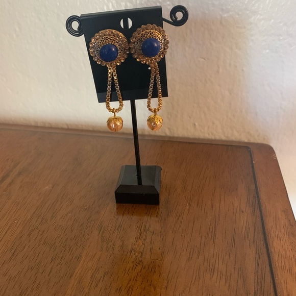 Long chain style earrings - Picture 4 of 5